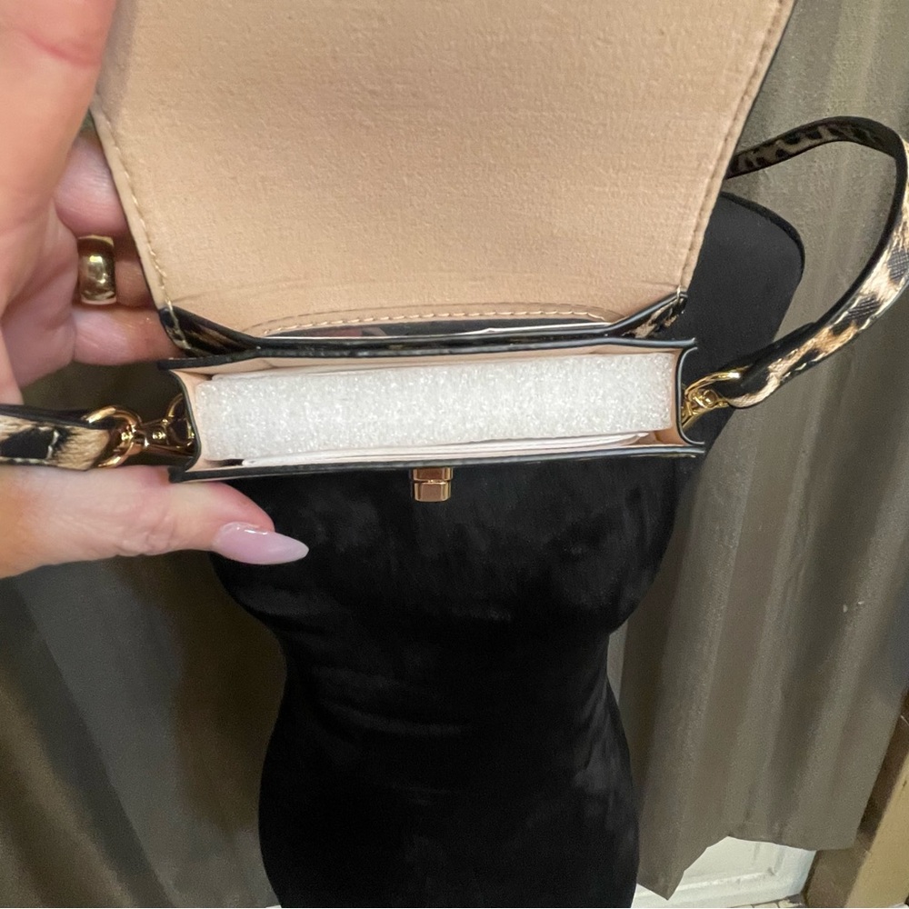 NWOT Leopard print vegan leather crossbody purse Cracker Barrel - Picture 7 of 10